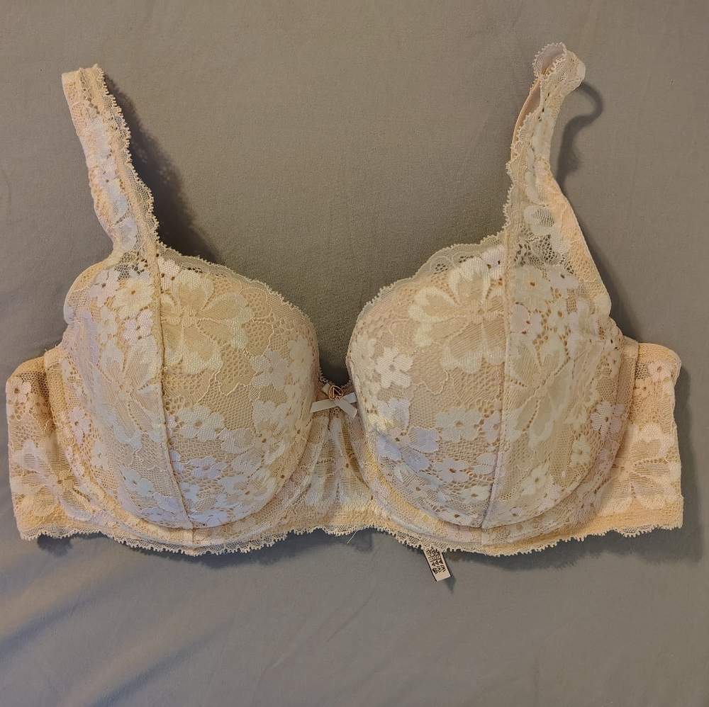 Victoria's Secret Cream Lace Bra
